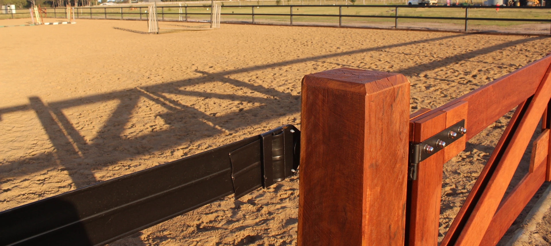Arena corner post